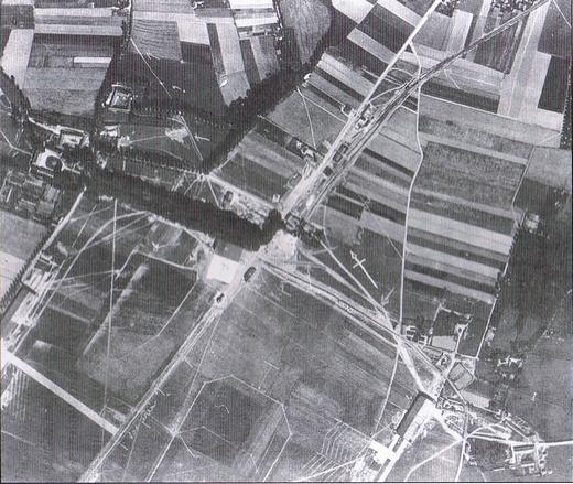 oude luchtfoto luchthaven Scheldewindeke